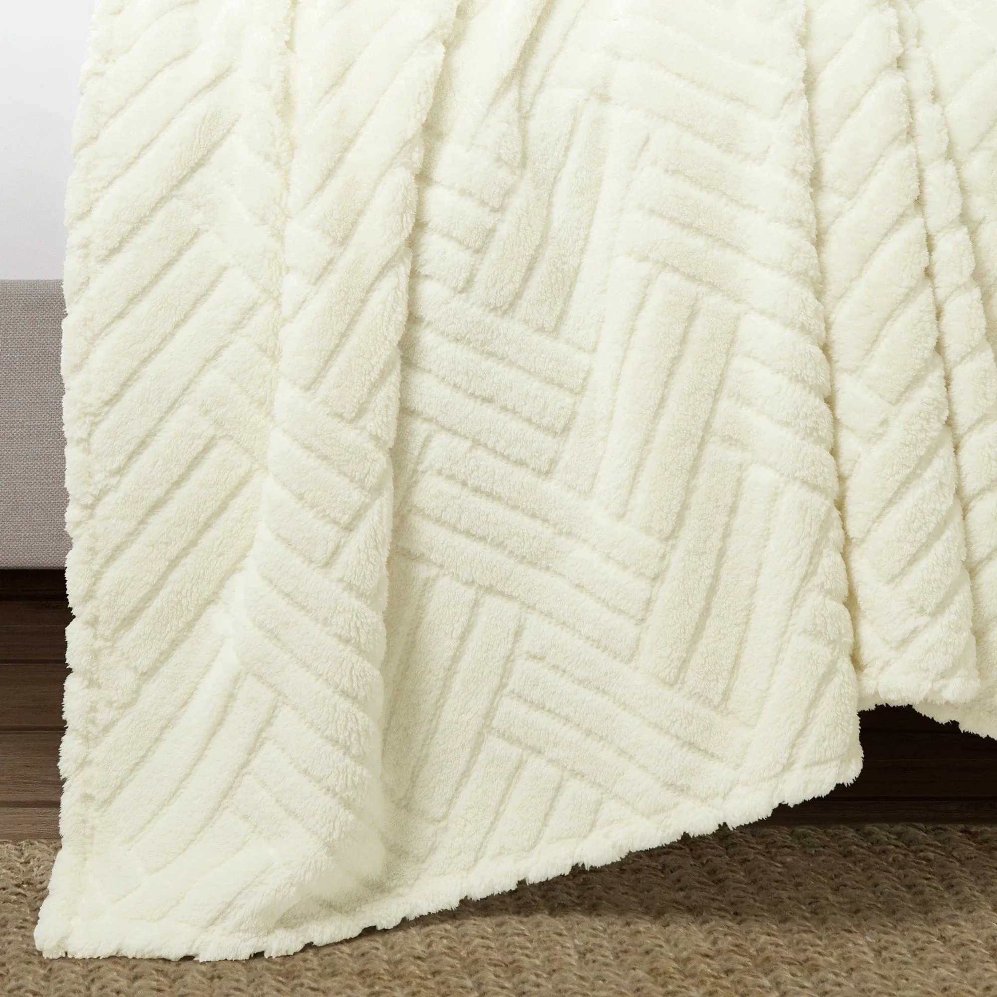 Super Cozy Ultra Soft Sherpa Jacquard Geo Blanket/Bedspread